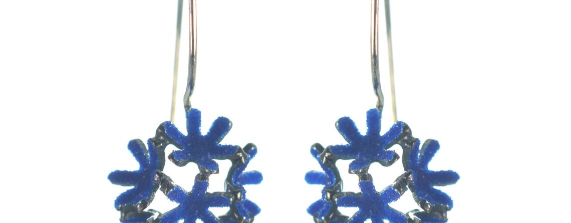 Ασημένια 925 σκουλαρίκια λουλούδι κλέφτης με νανοκρύσταλλα σε μπλε απόχρωση