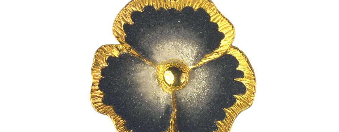 Επιχρυσωμένο 925 μενταγιόν λουλούδι με μαύρα νανοκρύσταλλα